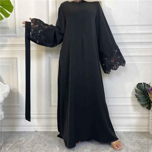 عباية نسائية بأكمام طويلة مع سحاب ودانتيل