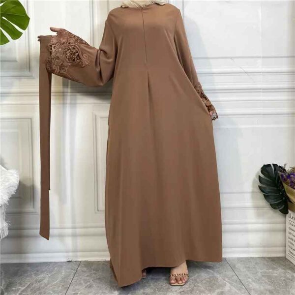 عباية نسائية بأكمام طويلة مع سحاب ودانتيل - Image 2